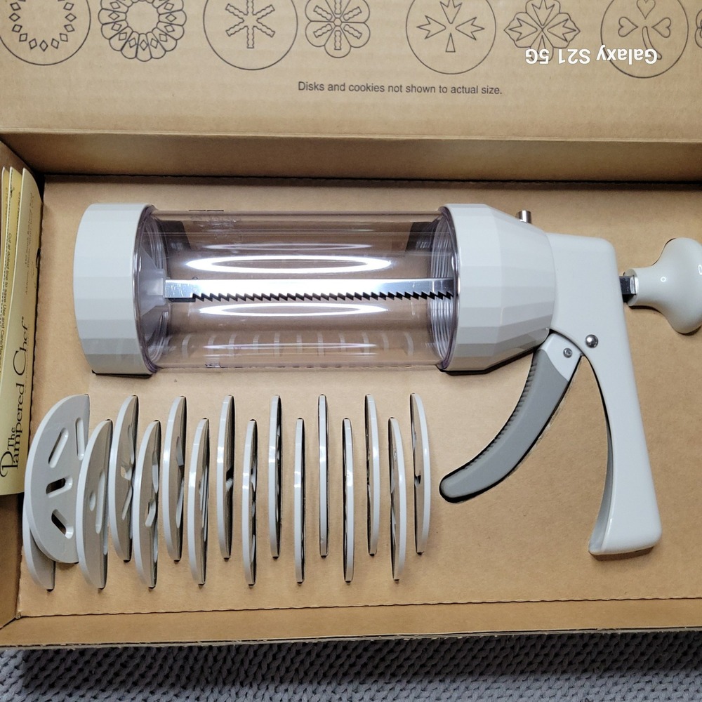 Pampered Chef Cookie Press 1525 with 16 Disks and Recipe Guide Boxed Set